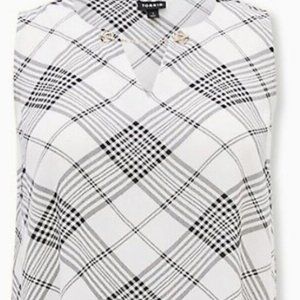 TORRID PLAID CREPE CHAIN DETAIL TANK LIKE NEW!!